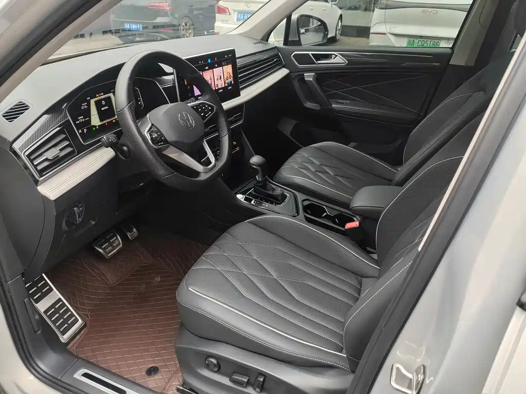 Tiguan L 2023 330TSI automatic two-wheel drive R-Line version купить на сайте DeffCars