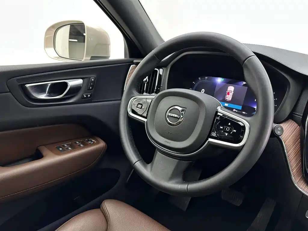 Volvo XC60 2025 B5 four-wheel drive Zhiyuan luxury version купить на сайте DeffCars