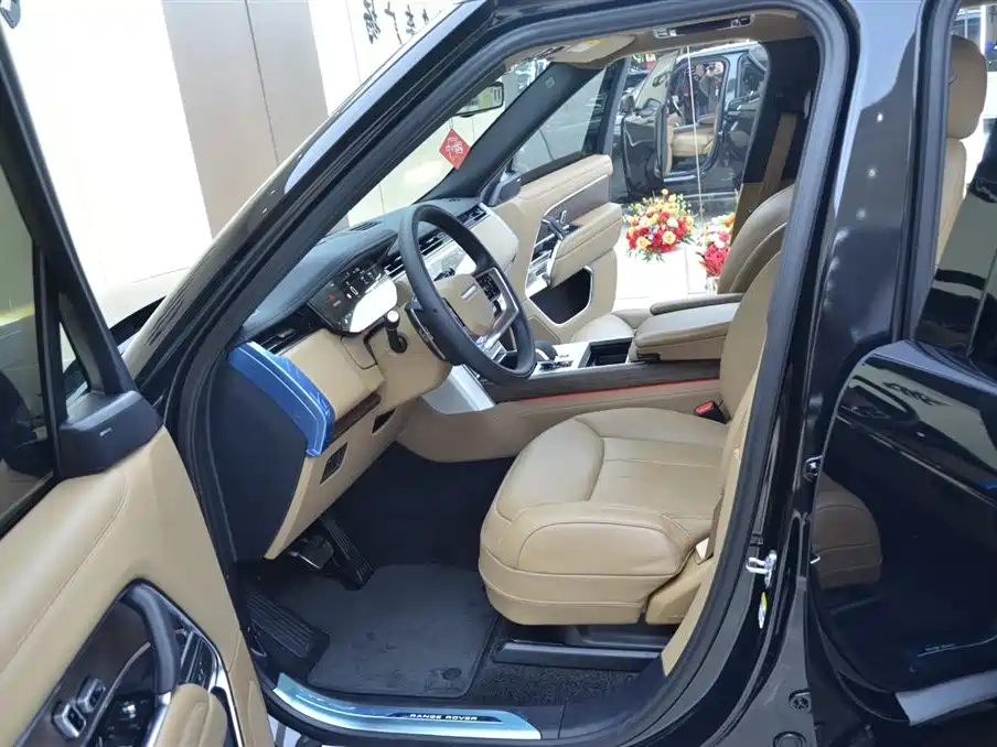 Range Rover 2025 3.0 L6 400PS Extended Edition купить на сайте DeffCars