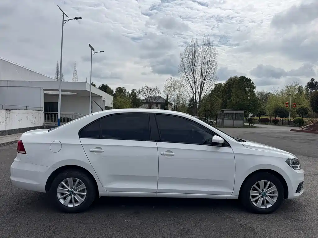 Santana 2016 1.4L Manual Fashion Edition купить на сайте DeffCars