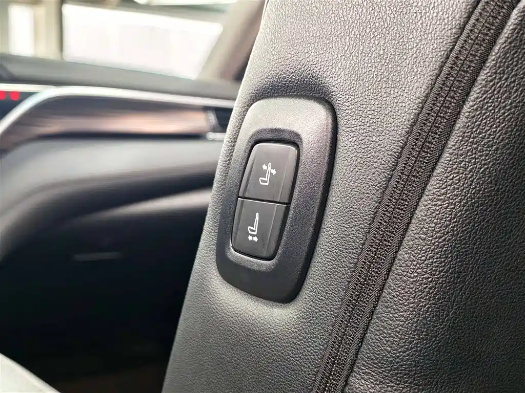 Camry 2019 facelift 2.5G Deluxe Edition купить на сайте DeffCars