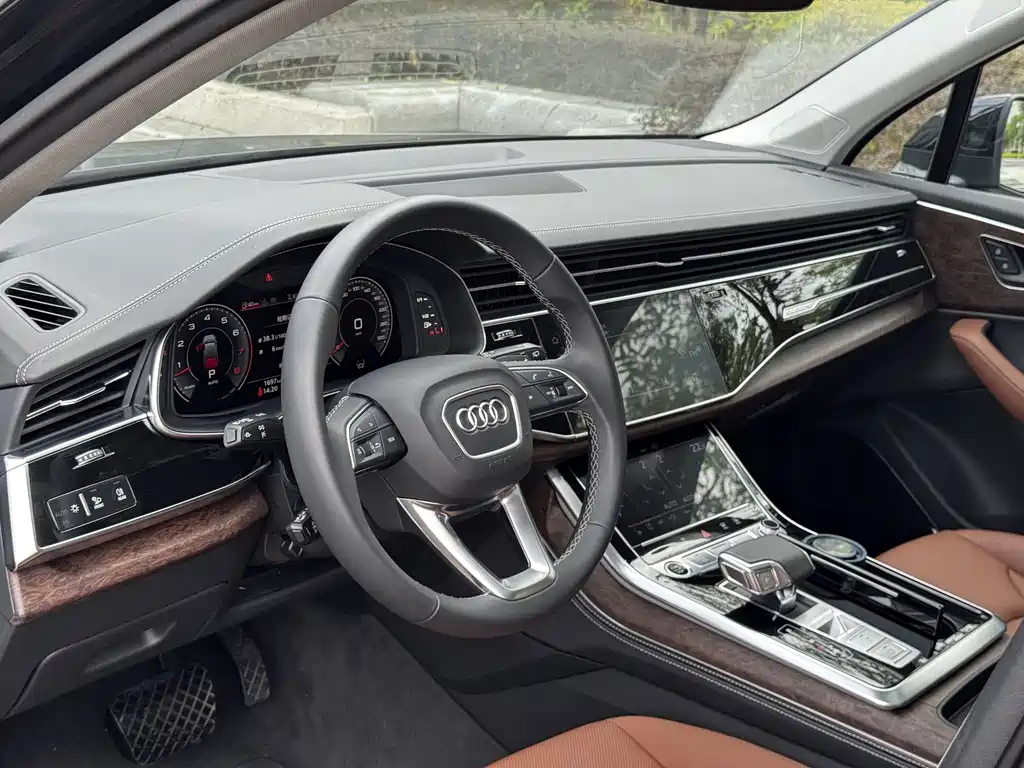 Audi Q7 2025 55 TFSI quattro S line sports купить на сайте DeffCars