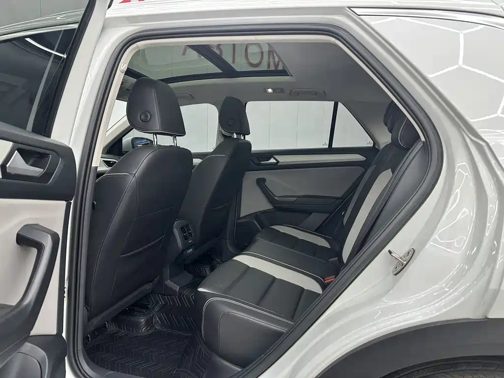 T-ROC 2023 280TSI DSG two-wheel drive time version купить на сайте DeffCars
