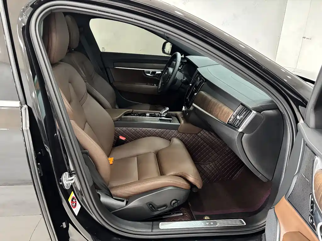 Volvo S90 2025 B5 Zhiyuan Luxury Edition купить на сайте DeffCars