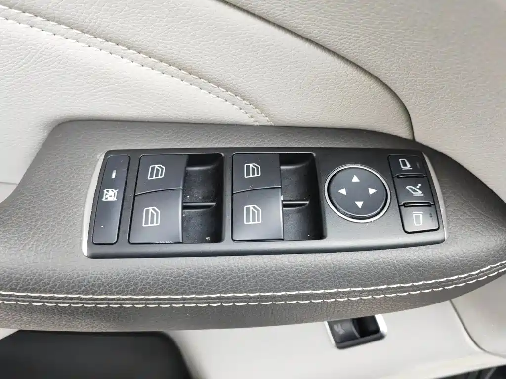Mercedes-Benz M-Class 2012 ML 350 Luxury Model купить на сайте DeffCars