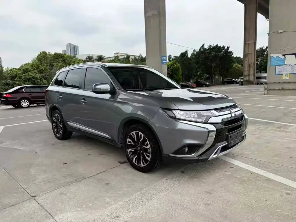 Outlander 2019 2.0L 2WD Enjoy Edition, 5 seats, National VI купить на сайте DeffCars
