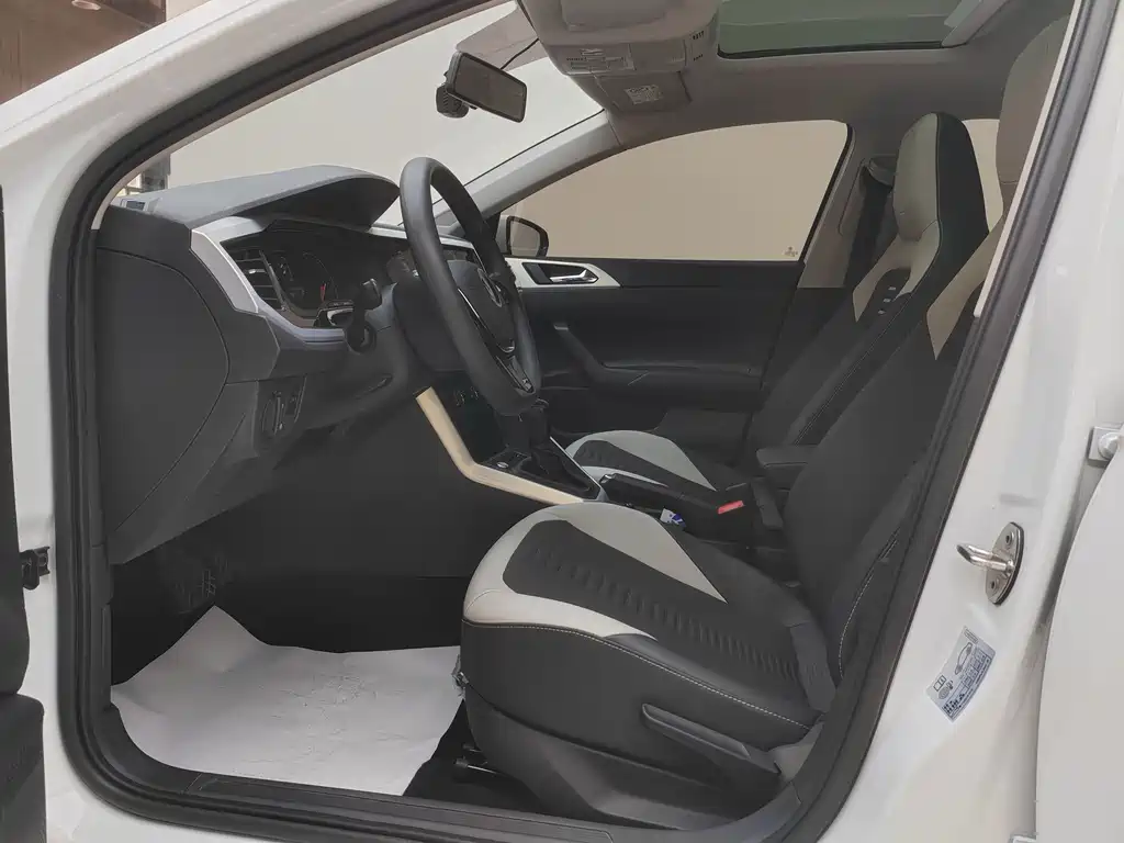 Polo 2021 Plus 1.5L Automatic Colorful Technology Edition купить на сайте DeffCars