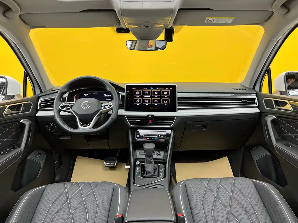 Tiguan L 2023 330TSI automatic two-wheel drive R-Line version купить на сайте DeffCars