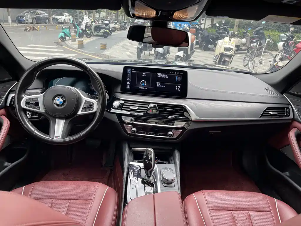 BMW 5 Series New Energy 2021 Model 535Le M Sports Package купить на сайте DeffCars
