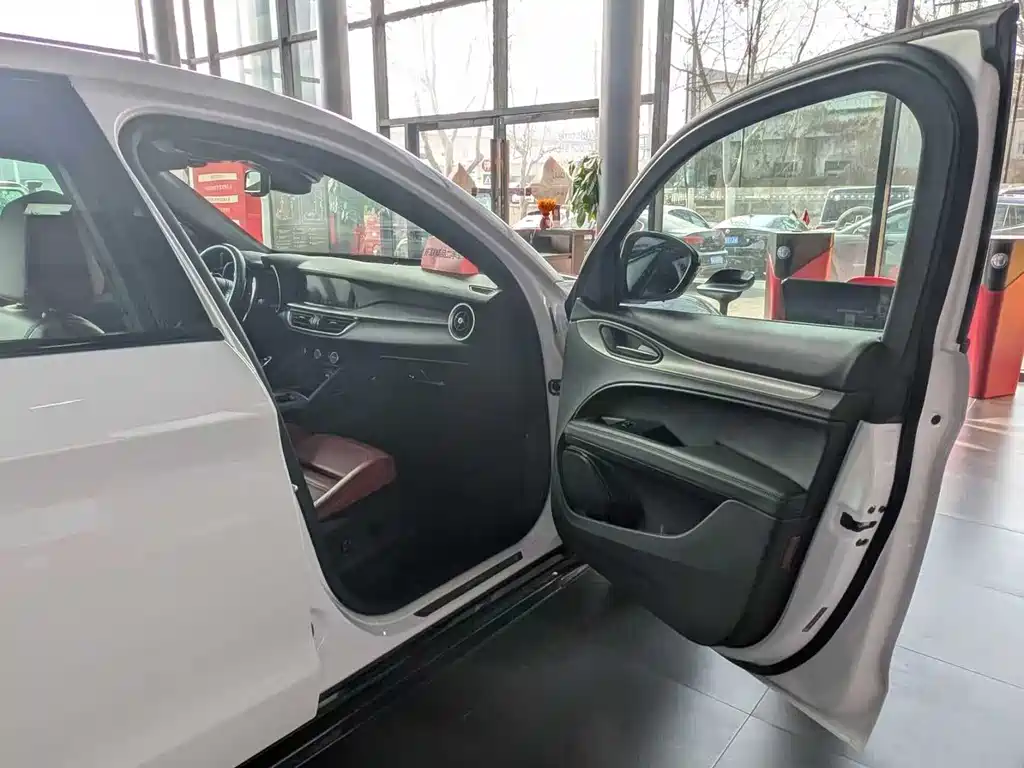 Stelvio 2023 2.0T 280HP Veloce Track Edition купить на сайте DeffCars