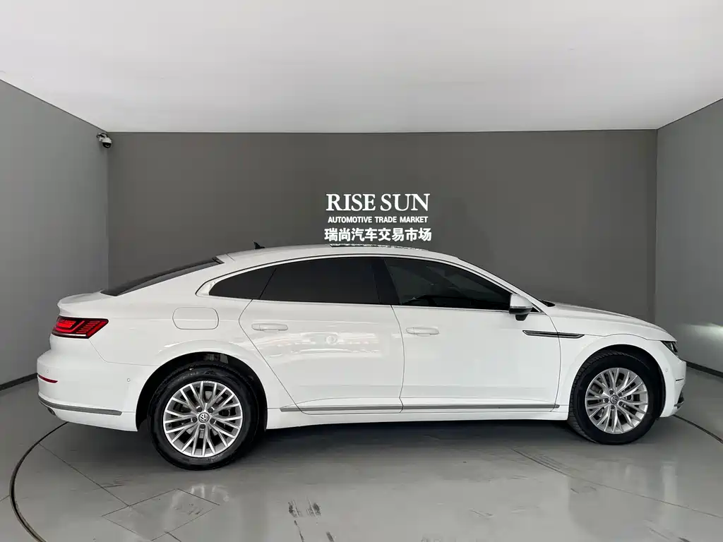 FAW-Volkswagen CC 2019 330TSI Charming Edition National V купить на сайте DeffCars