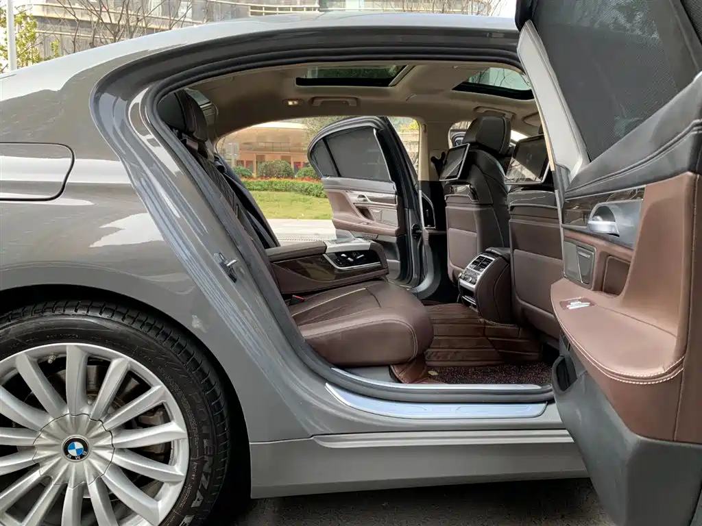 BMW 7 Series 2021 730Li Luxury Package купить на сайте DeffCars