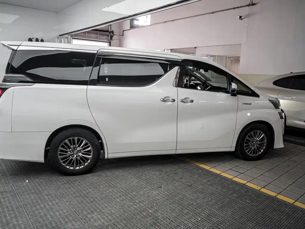 Wilfa 2021 Crown Dual Engine 2.5L HV Premium Edition купить на сайте DeffCars
