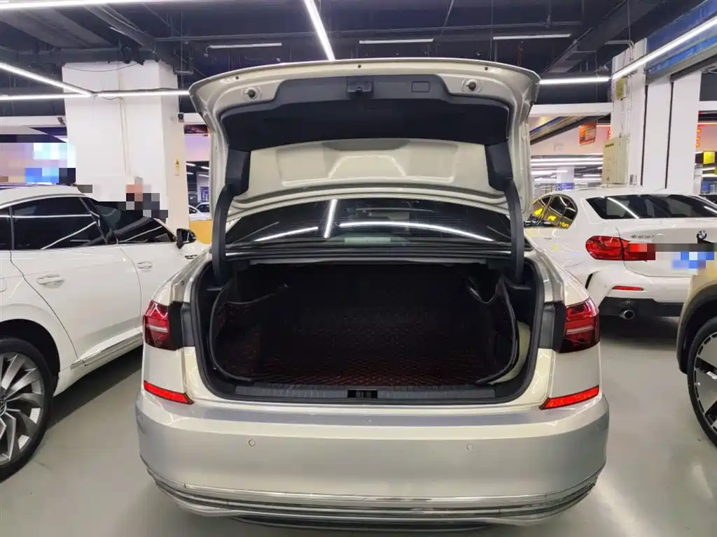 Passat 2019 330TSI Deluxe Edition National VI купить на сайте DeffCars
