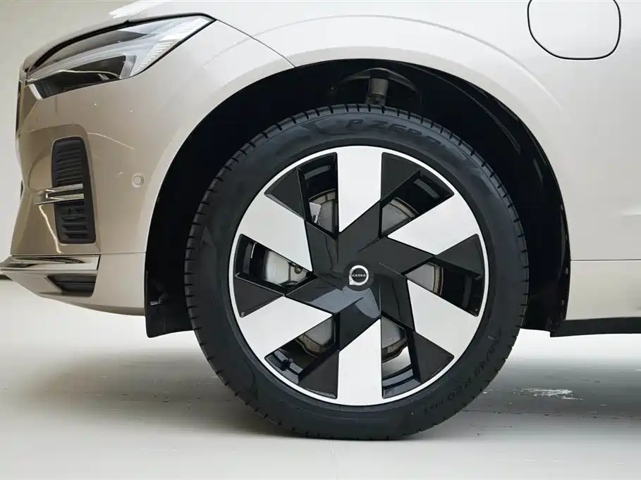 Volvo XC60 plug-in hybrid 2024 T8 plug-in hybrid long-range four-wheel drive Zhiyuan luxury version купить на сайте DeffCars