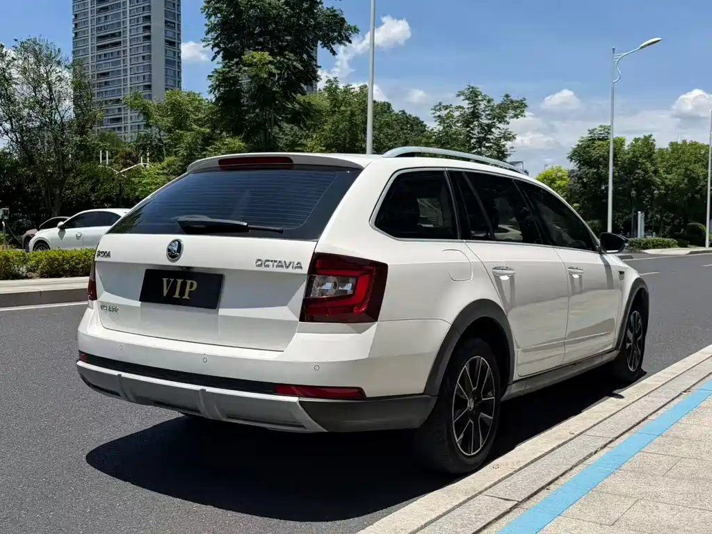 Octavia 2019 Station Wagon TSI230 DSG Deluxe Edition National V купить на сайте DeffCars