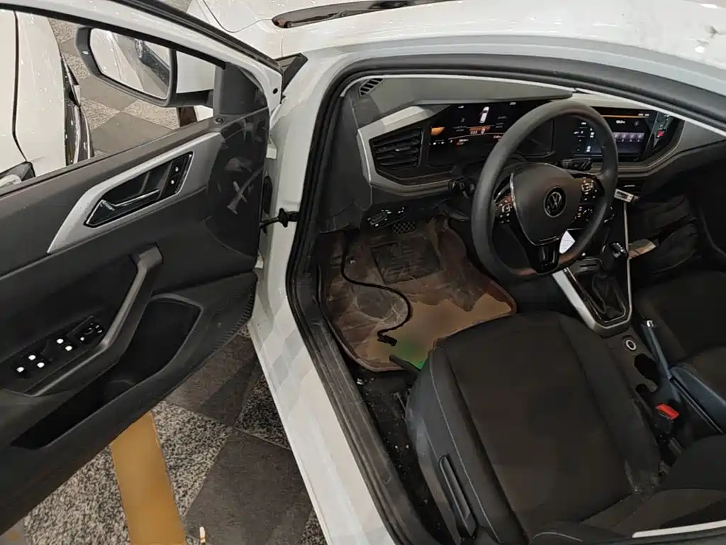 Polo 2023 facelift Plus 1.5L automatic indulgence version купить на сайте DeffCars