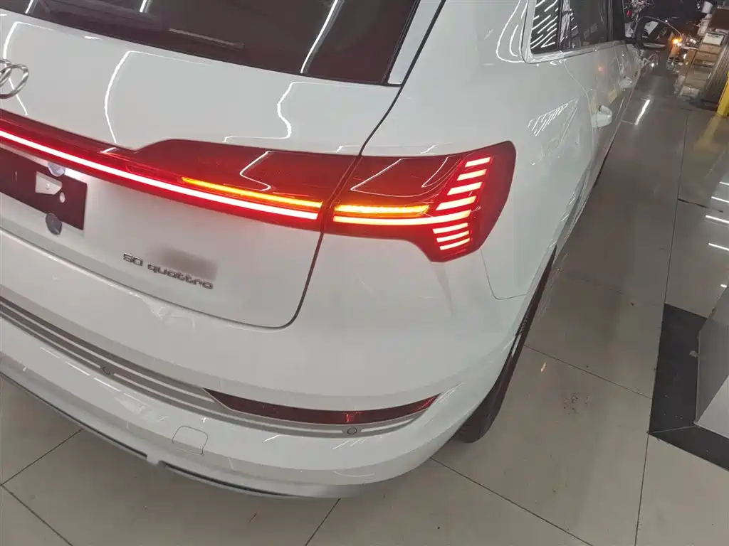 Audi e-tron 2021 50 quattro luxury model купить на сайте DeffCars