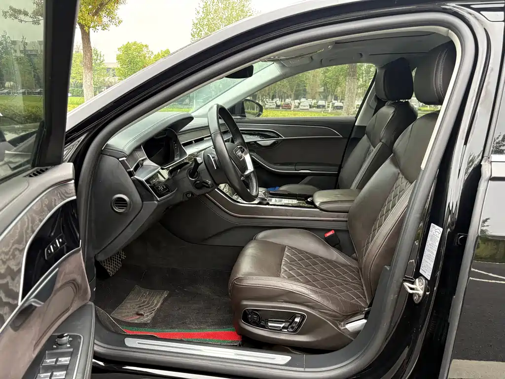 Audi A8 2023 A8L 50 TFSI quattro Premium Selection купить на сайте DeffCars