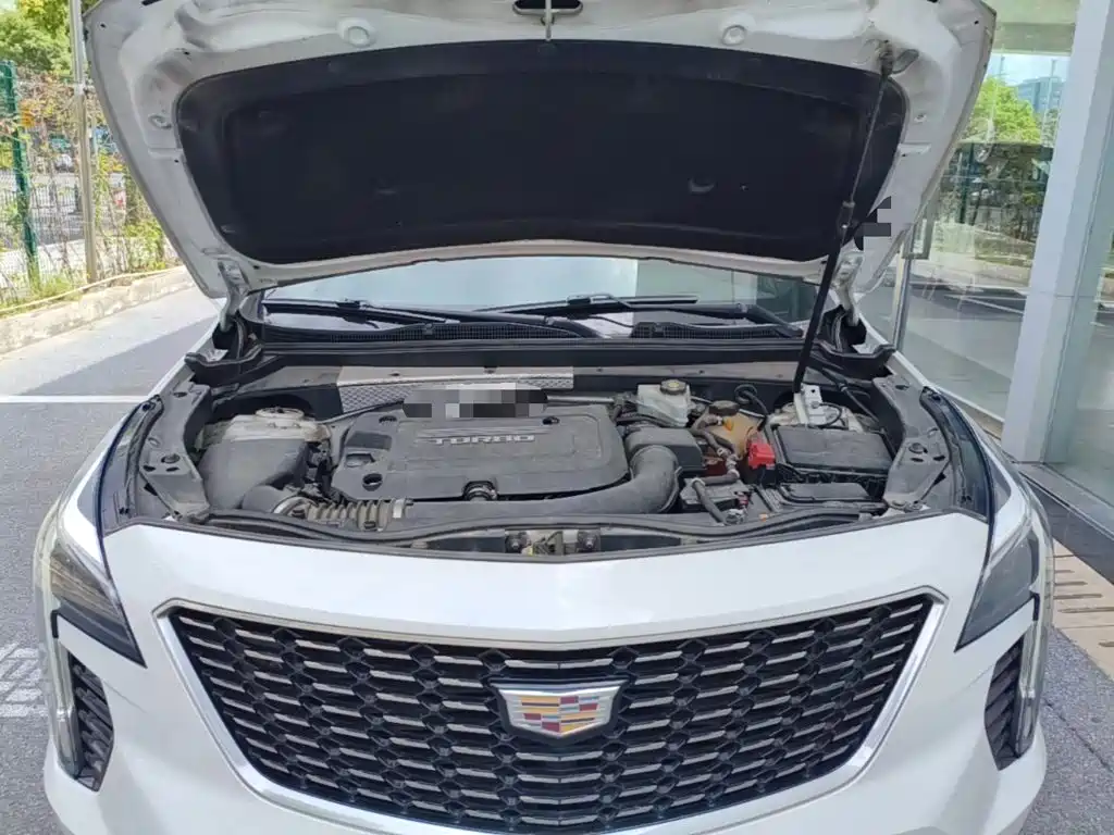 Cadillac XT4 2018 28T two-wheel drive leading model купить на сайте DeffCars