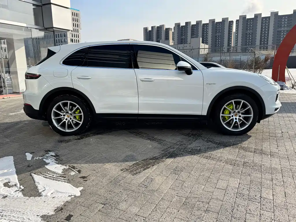 Cayenne New Energy 2021 Cayenne E-Hybrid 2.0T купить на сайте DeffCars