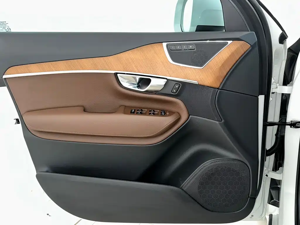 Volvo XC90 2021 B6 Zhiyi Luxury Edition 7 seats купить на сайте DeffCars
