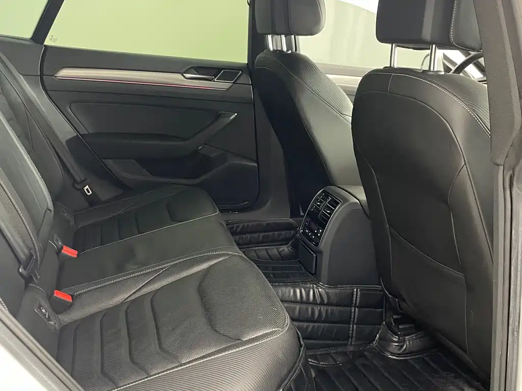 FAW-Volkswagen CC 2019 330TSI Charming Edition National V купить на сайте DeffCars