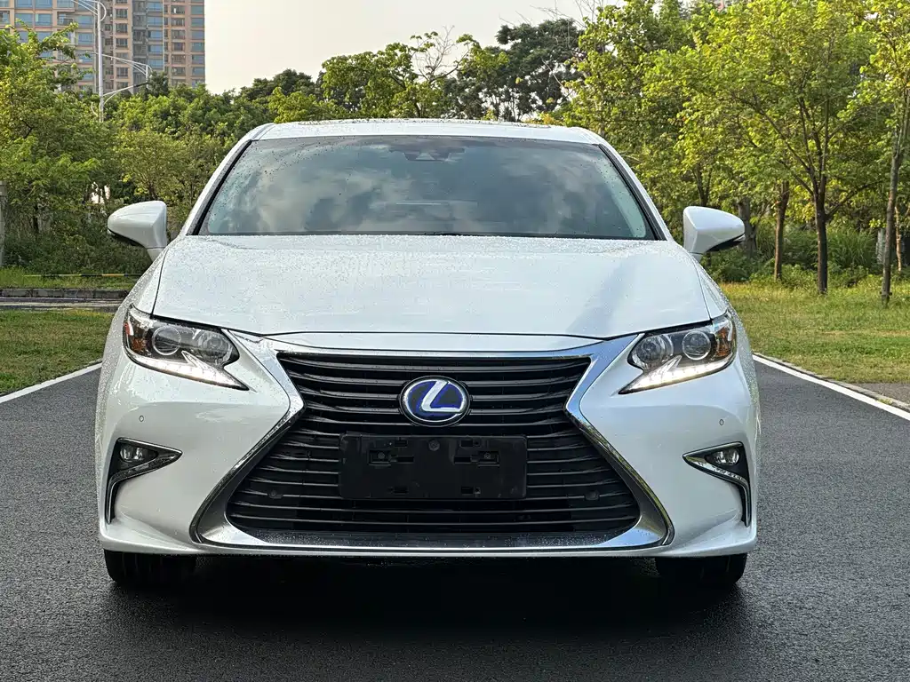 Lexus ES 2015 300h Comfort Edition купить на сайте DeffCars