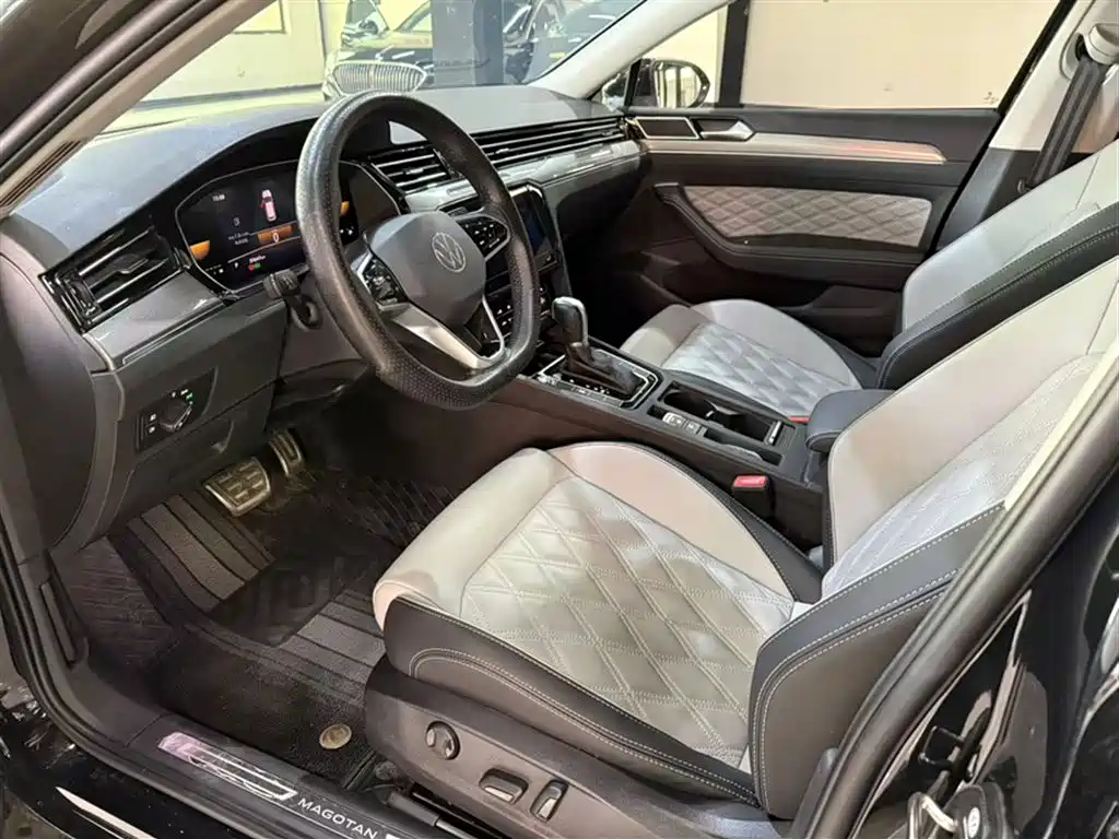 Magotan 2023 2 million commemorative edition 330TSI DSG leading model купить на сайте DeffCars