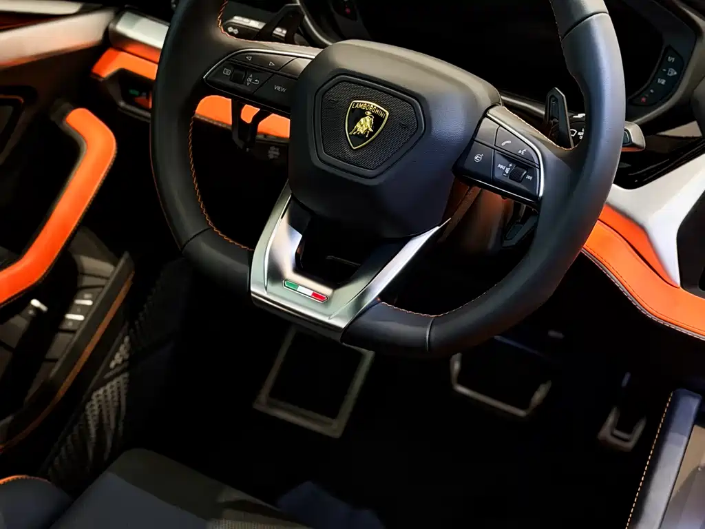 Urus SE 2026 4.0T Standard Edition купить на сайте DeffCars