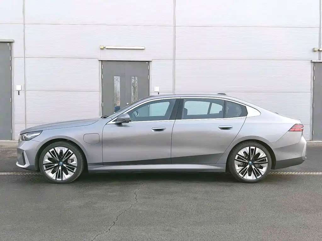 BMW i5 2025 xDrive 50L Luxury Package купить на сайте DeffCars