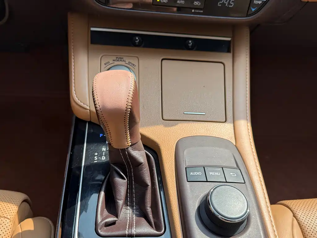 Lexus ES 2017 200 30th Anniversary Edition купить на сайте DeffCars