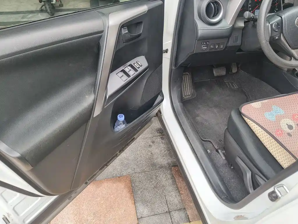 RAV4 Rongfang 2016 2.0L CVT two-wheel drive fashion version National V купить на сайте DeffCars