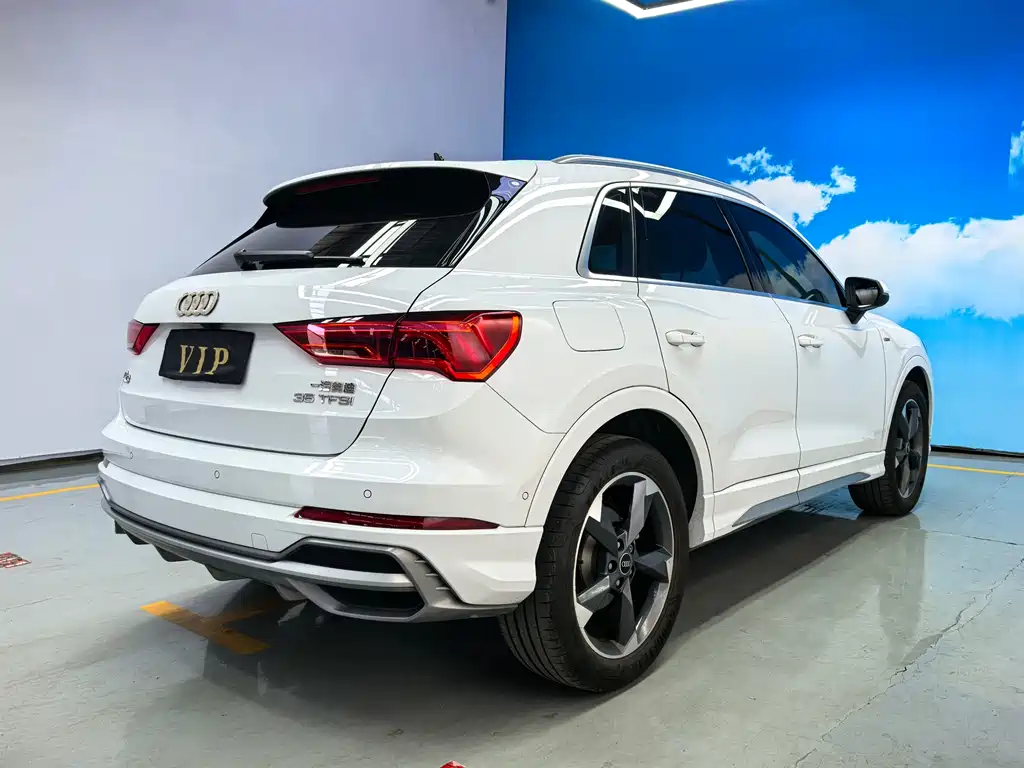 Audi Q3 2022 35 TFSI Fashionable and Dynamic купить на сайте DeffCars
