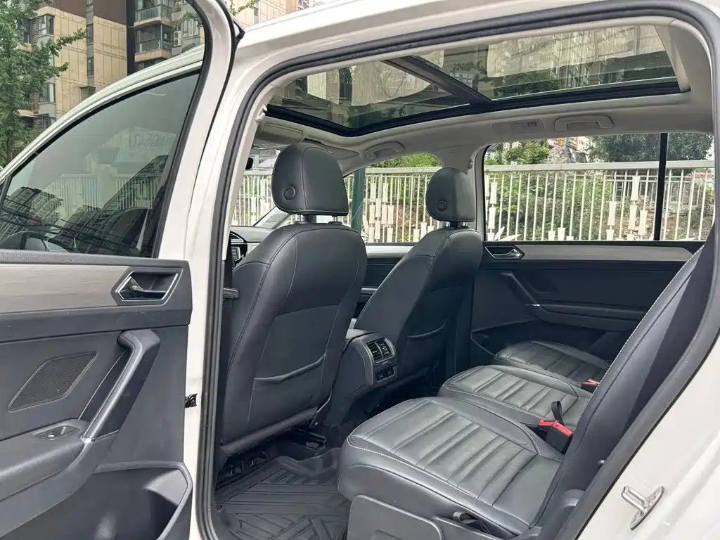 Touran 2016 Touran L 280TSI DSG Shuya Edition купить на сайте DeffCars