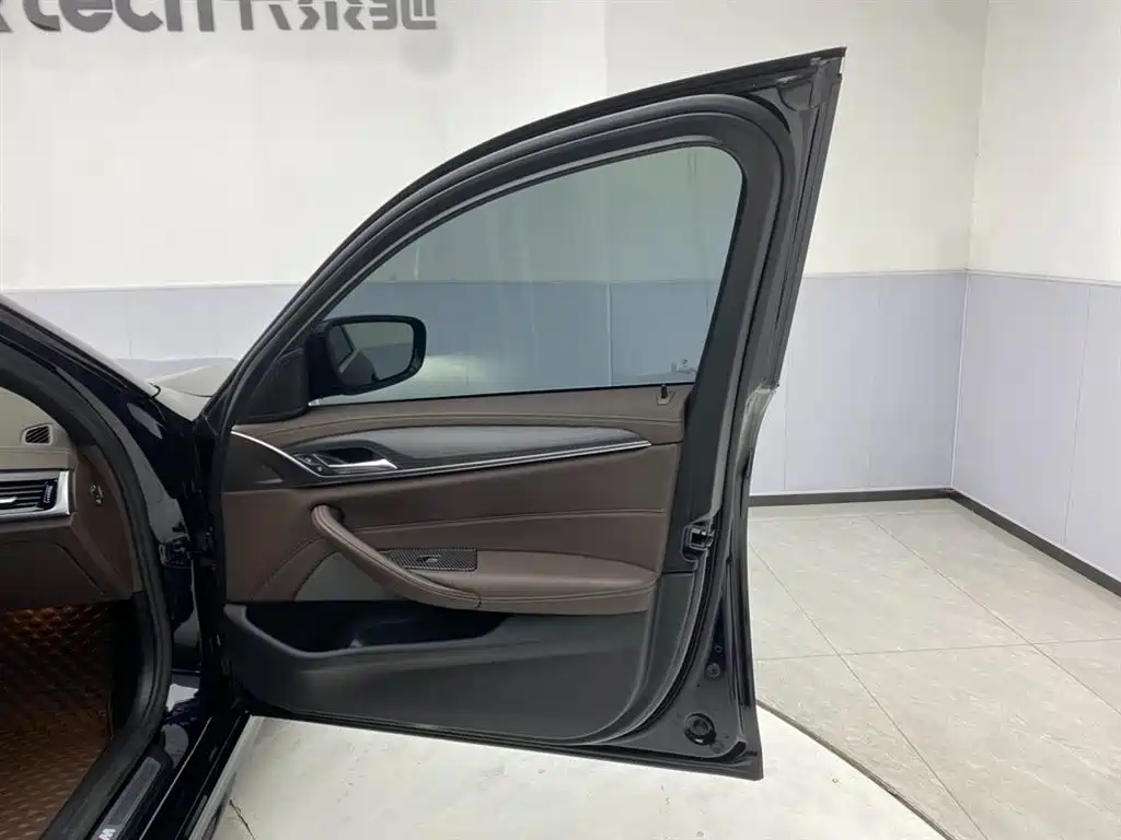 BMW 5 Series 2021 530Li Leading M Sports Package купить на сайте DeffCars