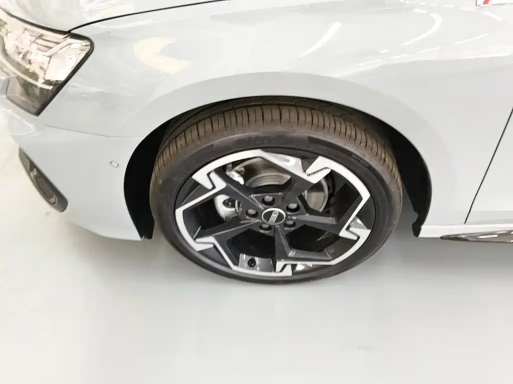 Audi A3 2026 Sportback 35TFSI Flying Spur Premium + Deluxe Choice Pack купить на сайте DeffCars