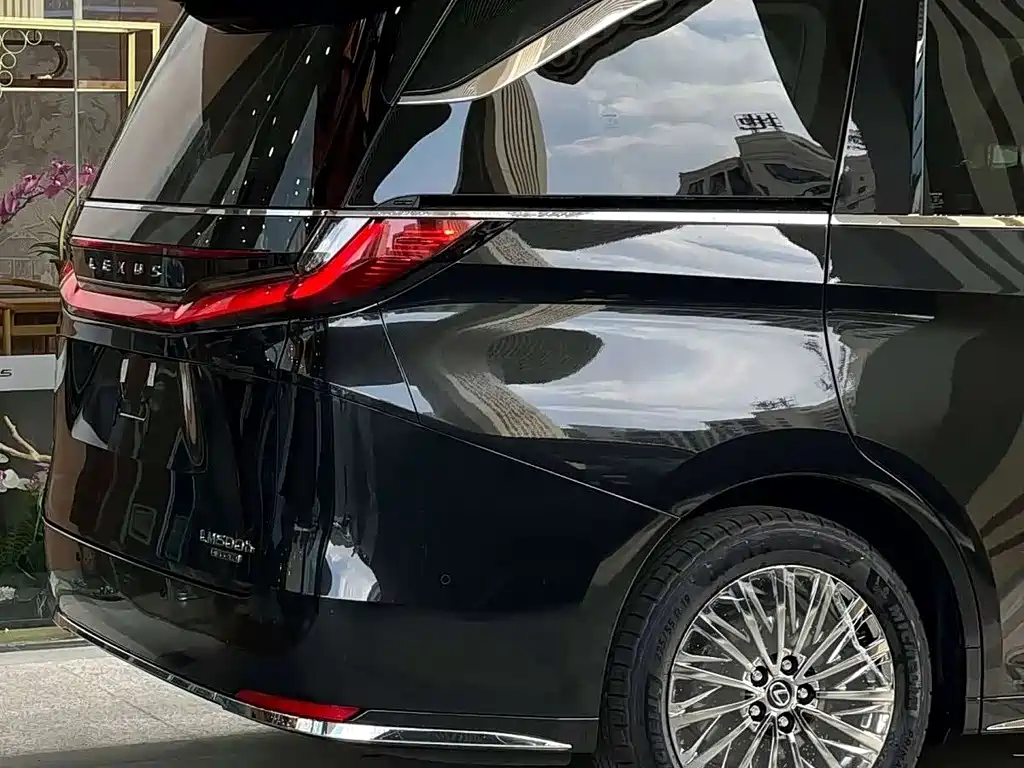 Lexus LM 2025 500h six-seater premium version купить на сайте DeffCars
