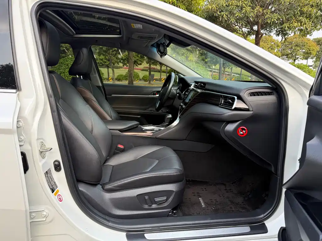 Camry 2018 2.0G Deluxe Edition купить на сайте DeffCars