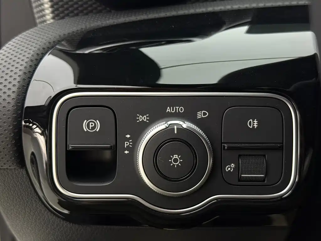 Mercedes-Benz A-Class 2023 A 180 L купить на сайте DeffCars