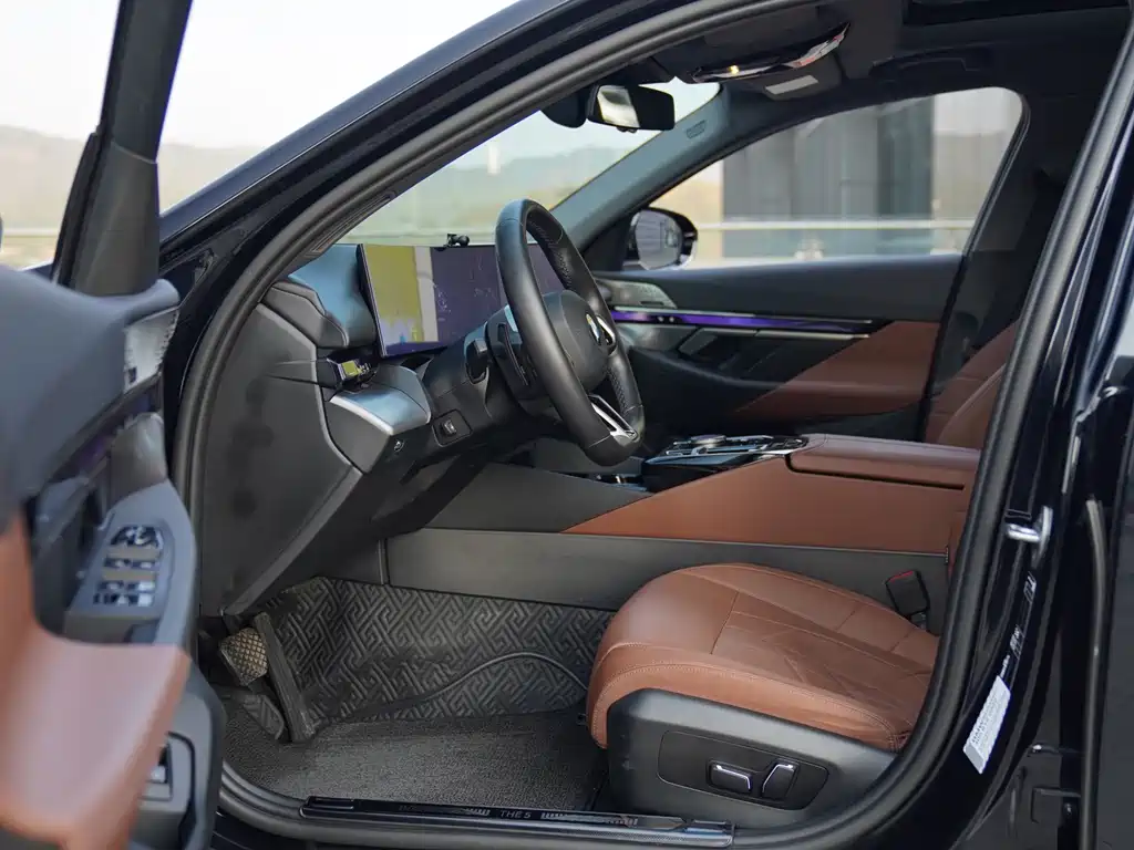BMW 5 Series 2024 530Li Leading M Sports Package купить на сайте DeffCars