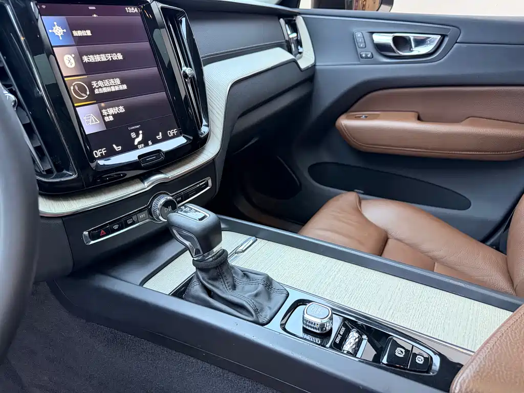 Volvo XC60 2020 T5 four-wheel drive Zhiyuan Deluxe Edition купить на сайте DeffCars