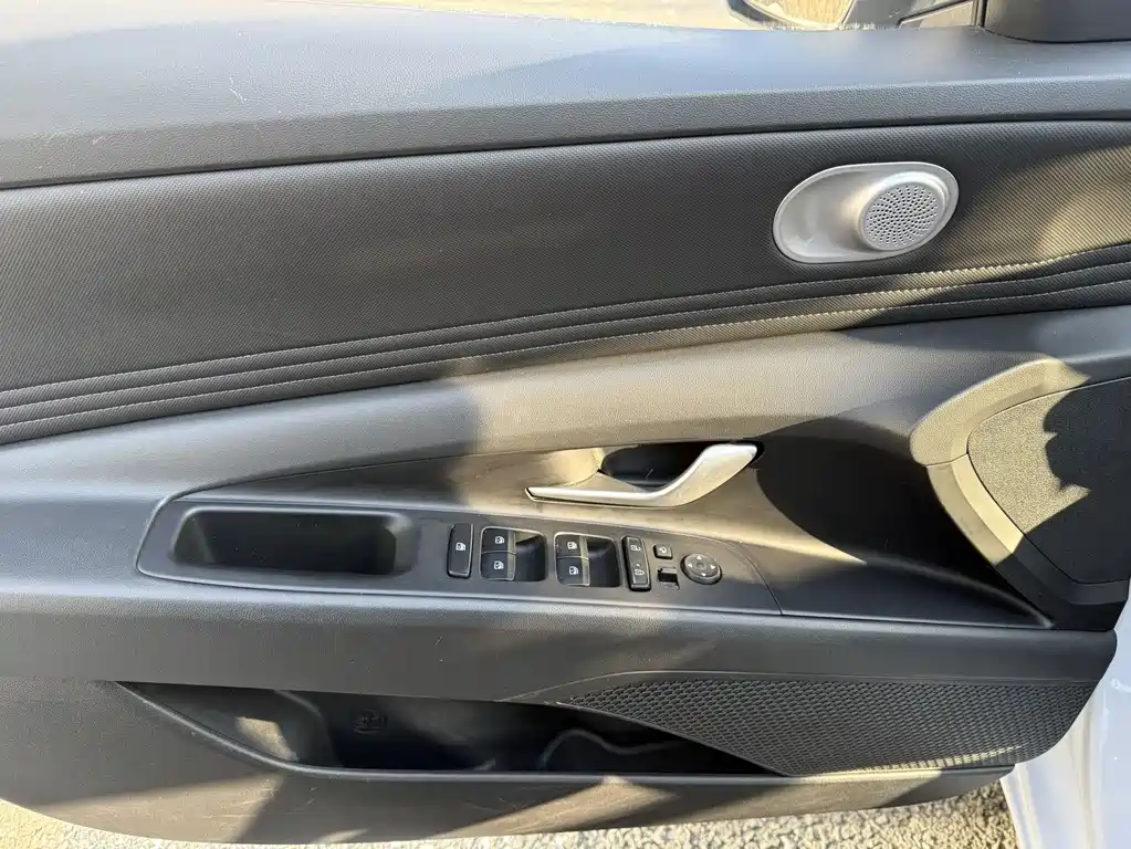 Elantra 2022 1.5L CVT LUX Premium Edition купить на сайте DeffCars