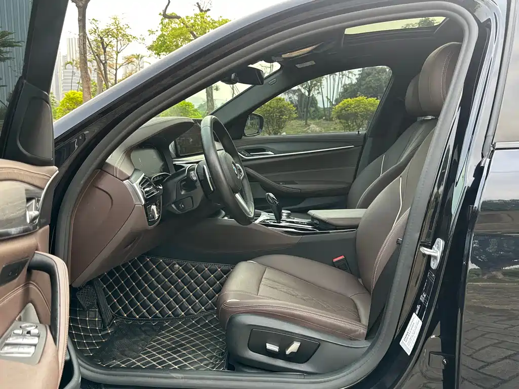 BMW 5 Series 2021 530Li Leading M Sports Package купить на сайте DeffCars