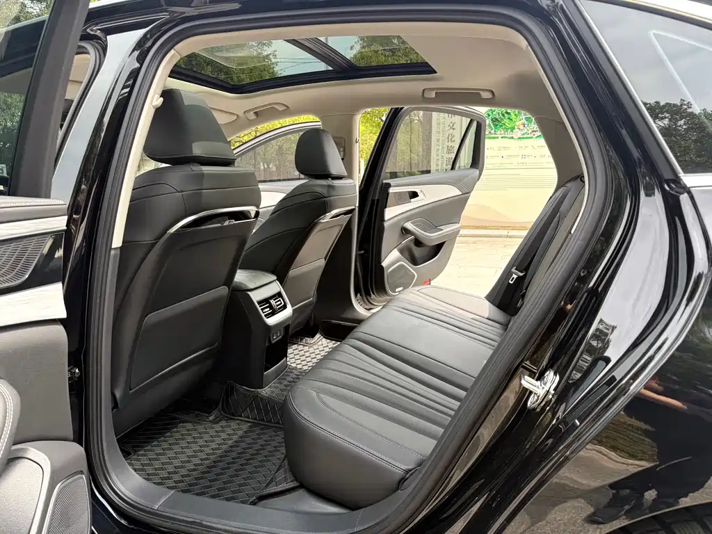 Hongqi H5 2025 2.0T automatic Qichang version купить на сайте DeffCars