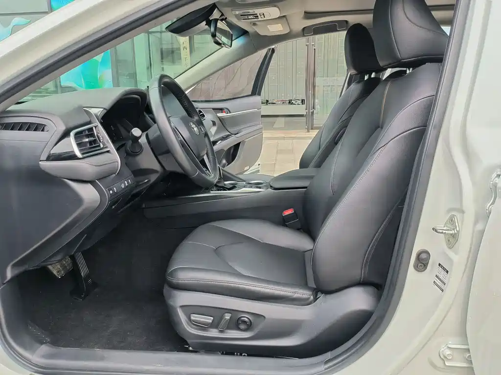 Camry 2021 2.5G Deluxe Edition купить на сайте DeffCars