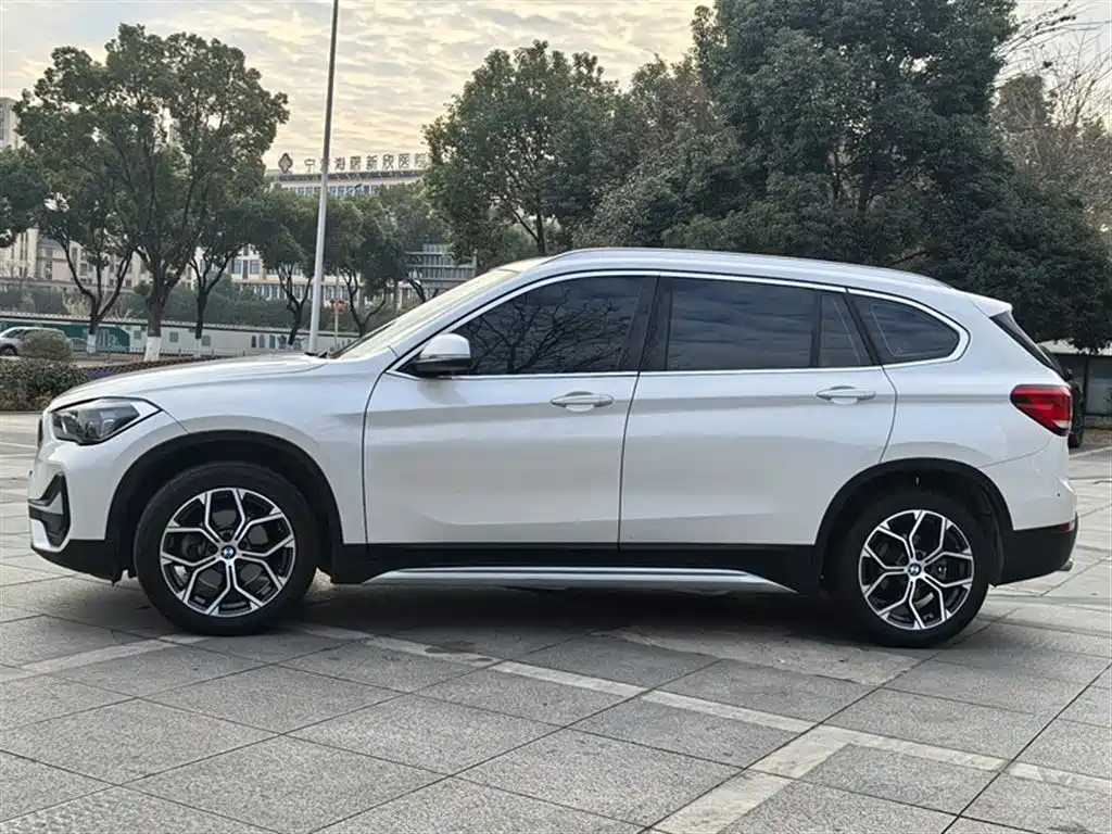 BMW X1 2021 sDrive20Li Exclusive Model купить на сайте DeffCars