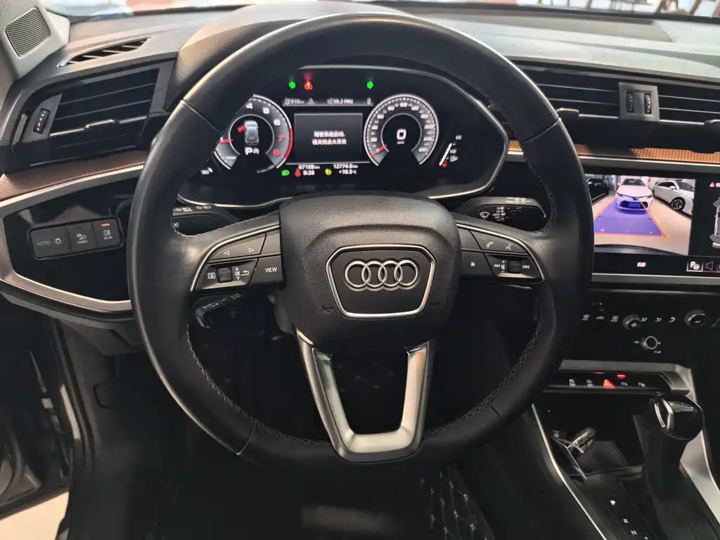 Audi Q3 2023 35 TFSI Fashionable and Dynamic (1.4T) купить на сайте DeffCars