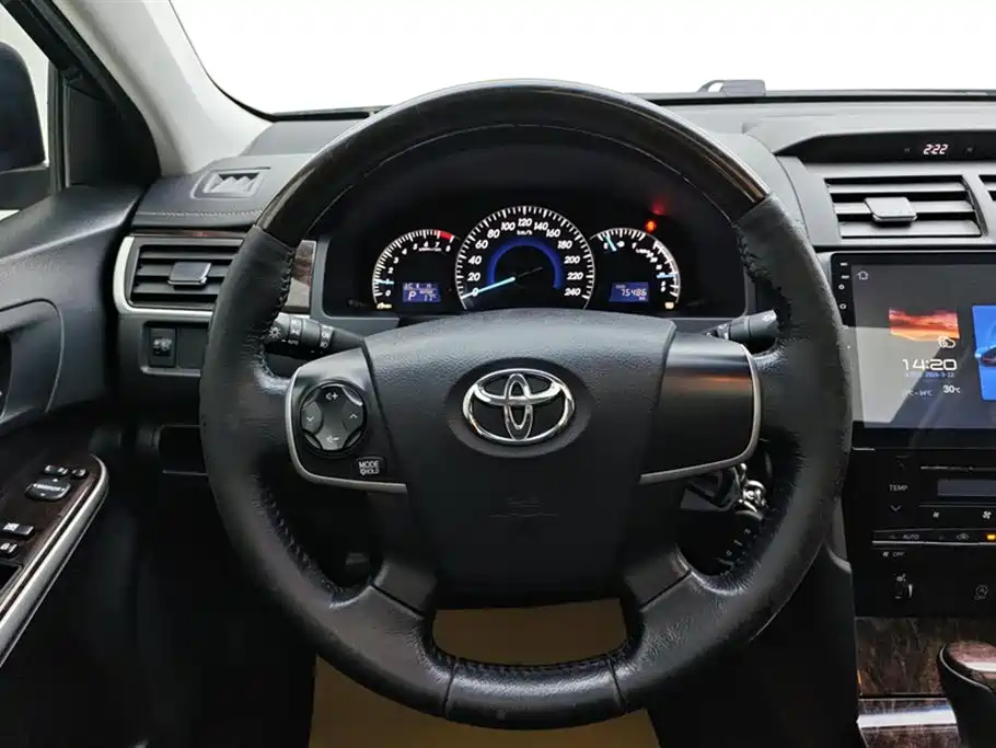 Camry 2016 2.0G 10th Anniversary Leading Edition купить на сайте DeffCars