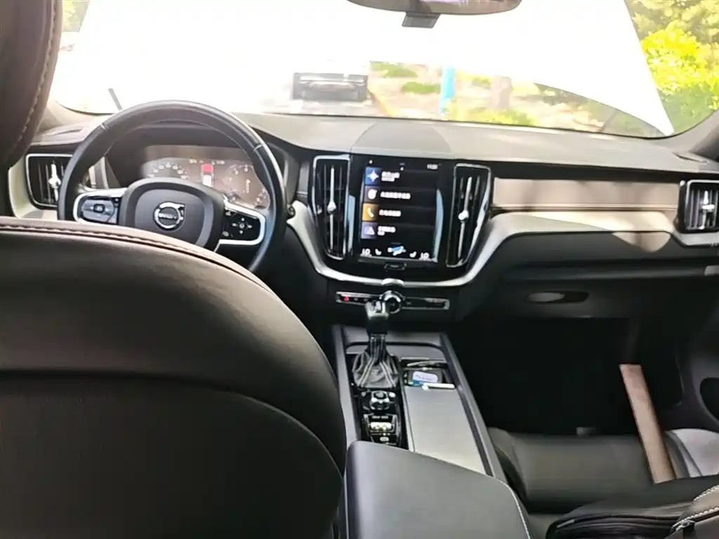 Volvo XC60 2021 T5 four-wheel drive Zhiyuan Sport Edition купить на сайте DeffCars